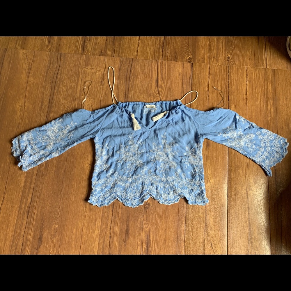 9/$35 Mexican Cropped Light Blue Top sz S
